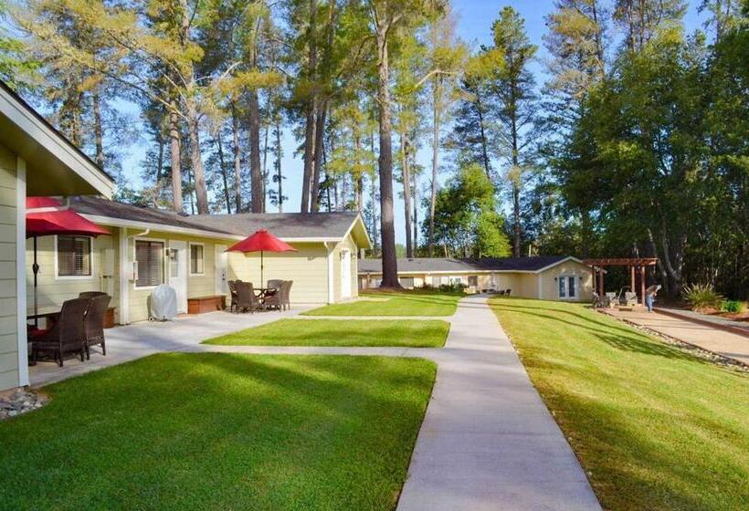 Общежитие Indian Creek Inn