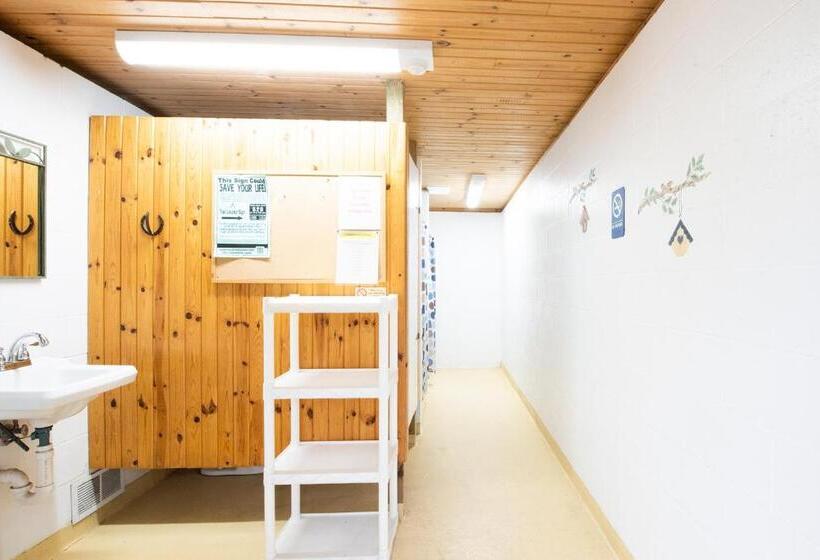 הוסטל Spur Of The Moment Ranch