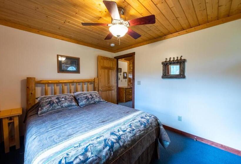 הוסטל Spur Of The Moment Ranch