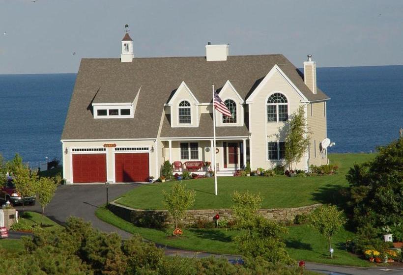 Bed and Breakfast Inn 38 Oak Bluff Circle