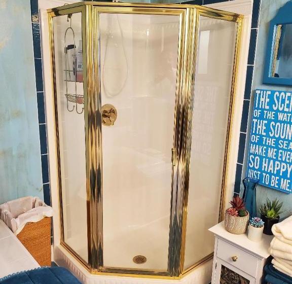 Bed and Breakfast Inn 38 Oak Bluff Circle