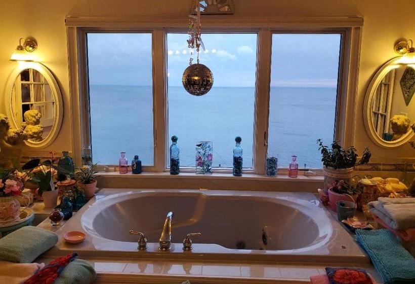 Bed and Breakfast Inn 38 Oak Bluff Circle