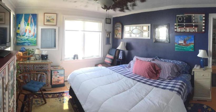 Bed and Breakfast Inn 38 Oak Bluff Circle