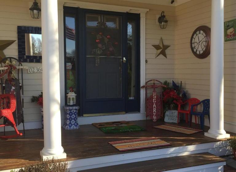 Bed and Breakfast Inn 38 Oak Bluff Circle