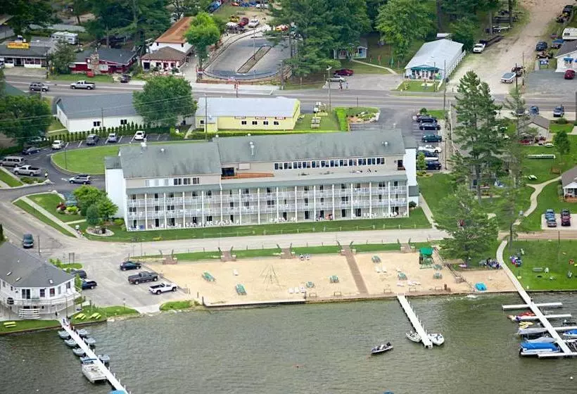 Hotelli Dunes Waterfront Resort