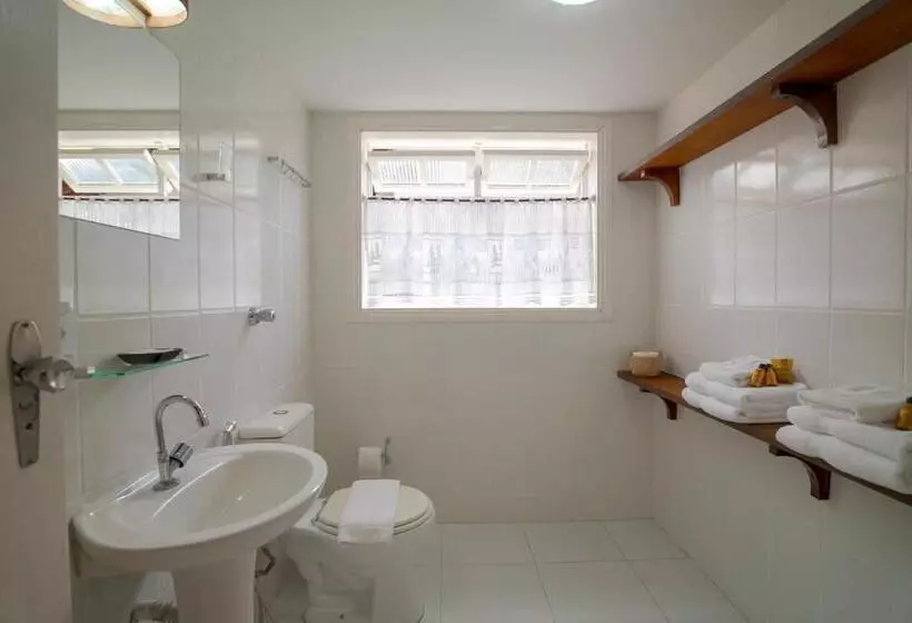 ホテル Pousada Una