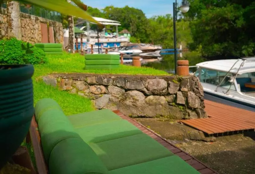 ホテル Pousada Una