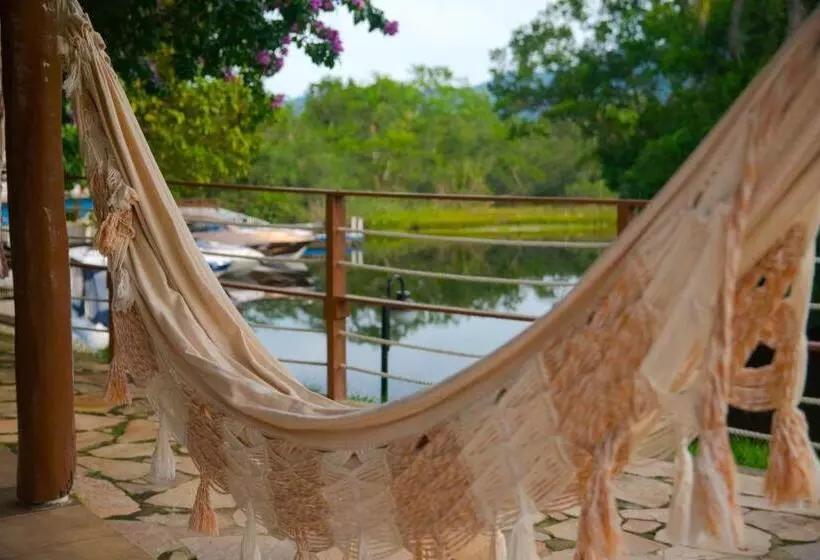 ホテル Pousada Una