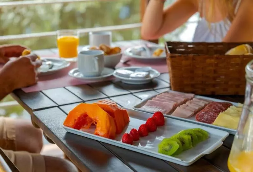 ホテル Pousada Una