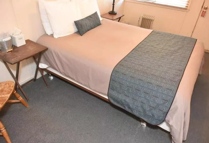 Panamint Springs Motel & Tents