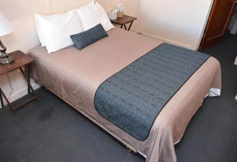 Panamint Springs Motel & Tents