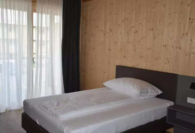 Retkeilymaja Gästehaus & Hofladen Familie öllerer