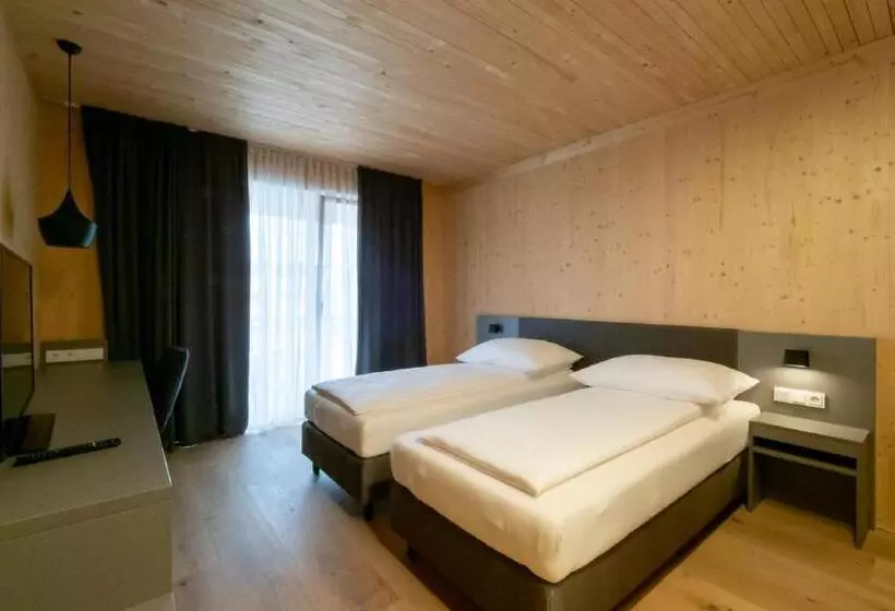 Retkeilymaja Gästehaus & Hofladen Familie öllerer