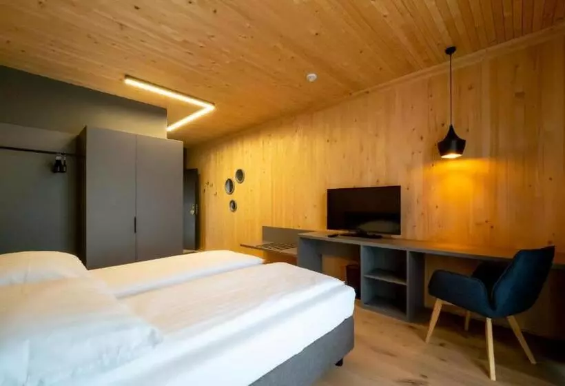 Retkeilymaja Gästehaus & Hofladen Familie öllerer