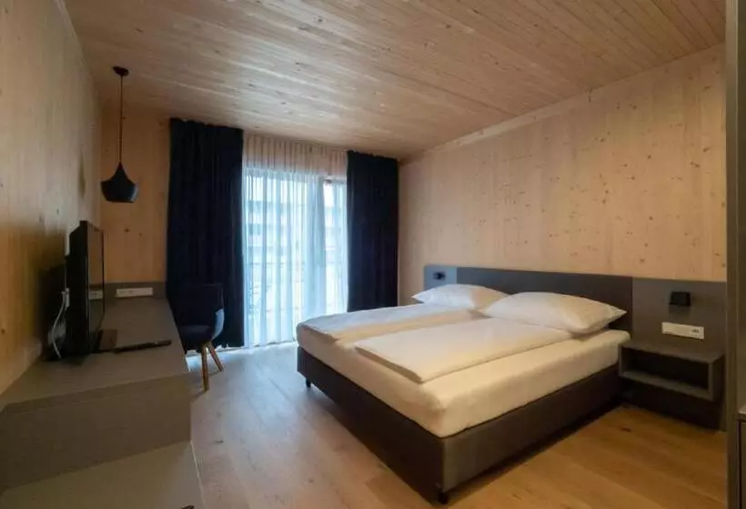 Retkeilymaja Gästehaus & Hofladen Familie öllerer