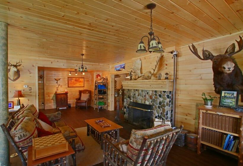 فندق صغير The Big Moose Inn