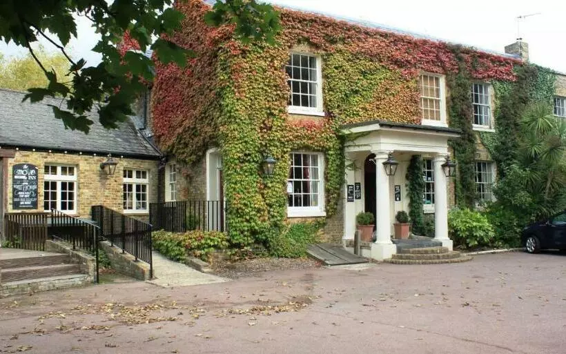 Retkeilymaja The Grove Ferry Inn