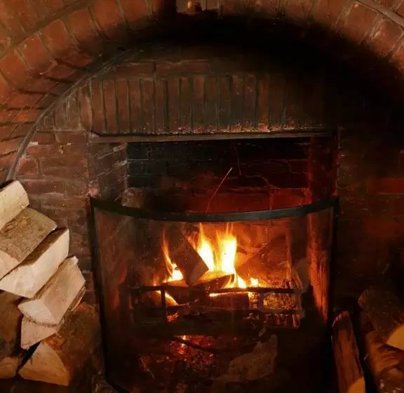 Retkeilymaja The Grove Ferry Inn