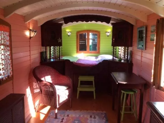 Aamiaismajoitus (B&B) Les Roulottes De Troussures