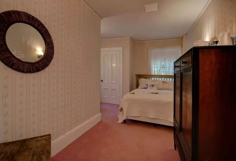 Aamiaismajoitus (B&B) Old Corner Inn