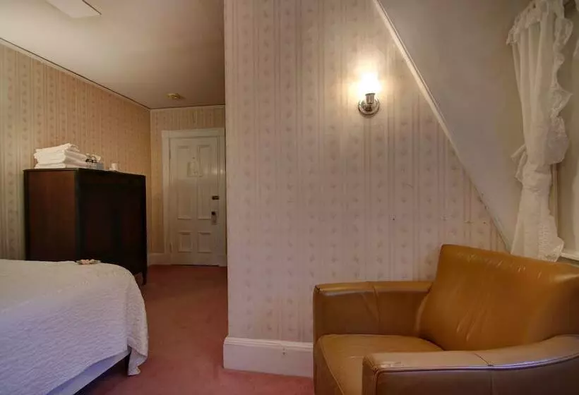 Aamiaismajoitus (B&B) Old Corner Inn