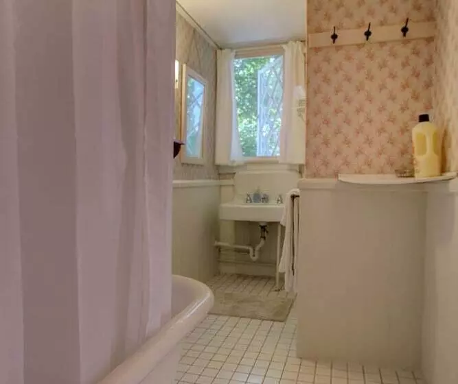 Aamiaismajoitus (B&B) Old Corner Inn