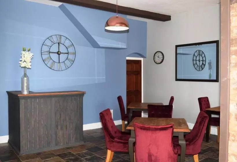 ベッドアンドブレックファースト The Clock House