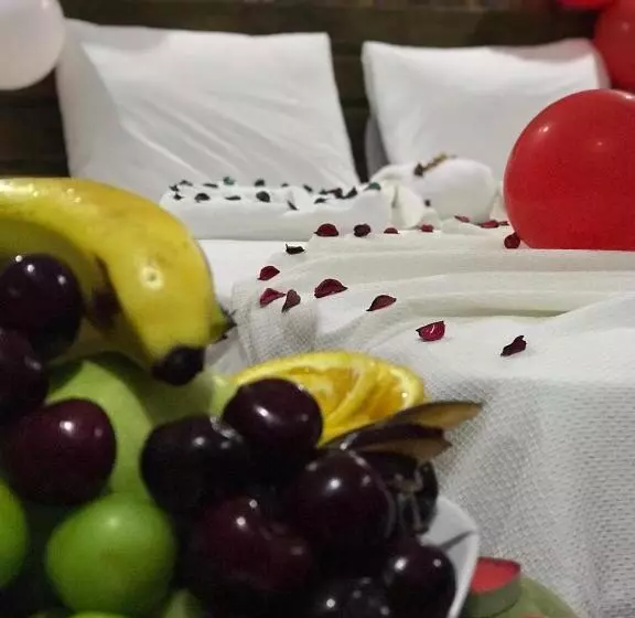 Eli̇kti̇ Buti̇k Otel