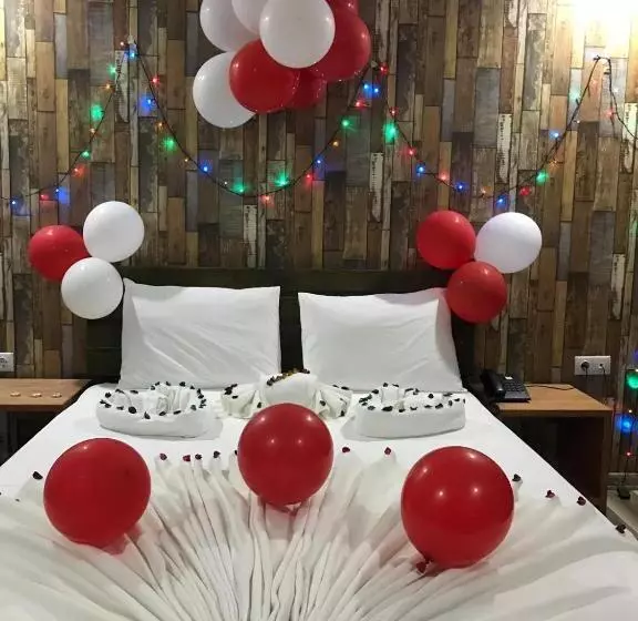 Eli̇kti̇ Buti̇k Otel