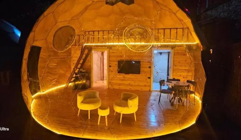 Eli̇kti̇ Buti̇k Otel
