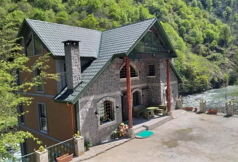 Eli̇kti̇ Buti̇k Otel