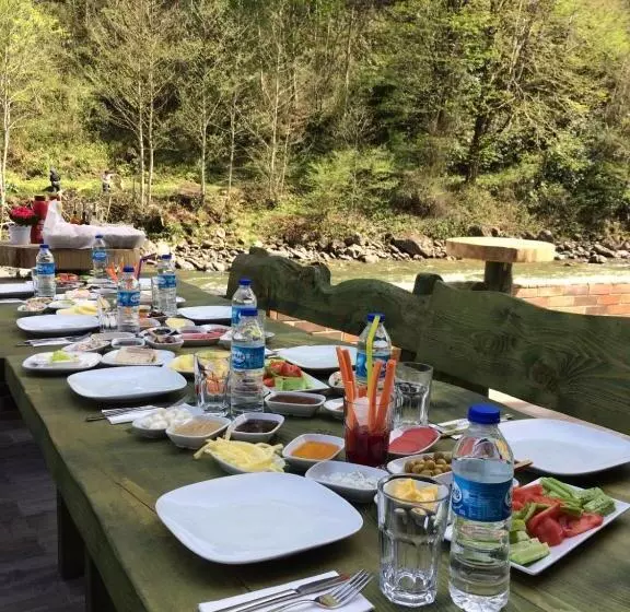 Eli̇kti̇ Buti̇k Otel