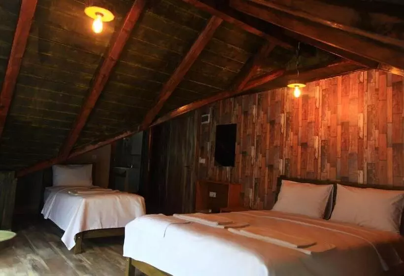 Eli̇kti̇ Buti̇k Otel