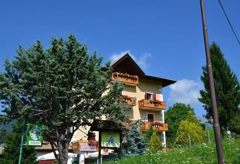 Hotelli Albergo Aurora