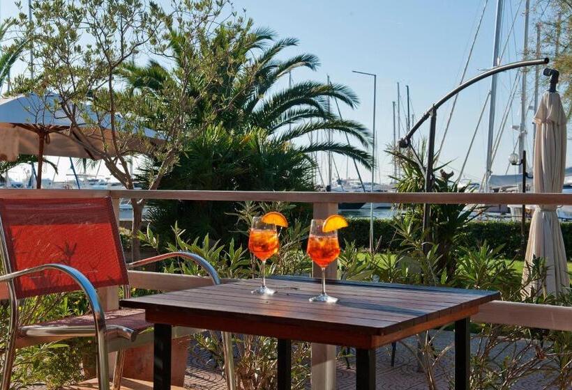 Отель Parco Delle Cale