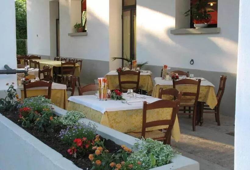 ホテル Riviera Ristorante La Briciola