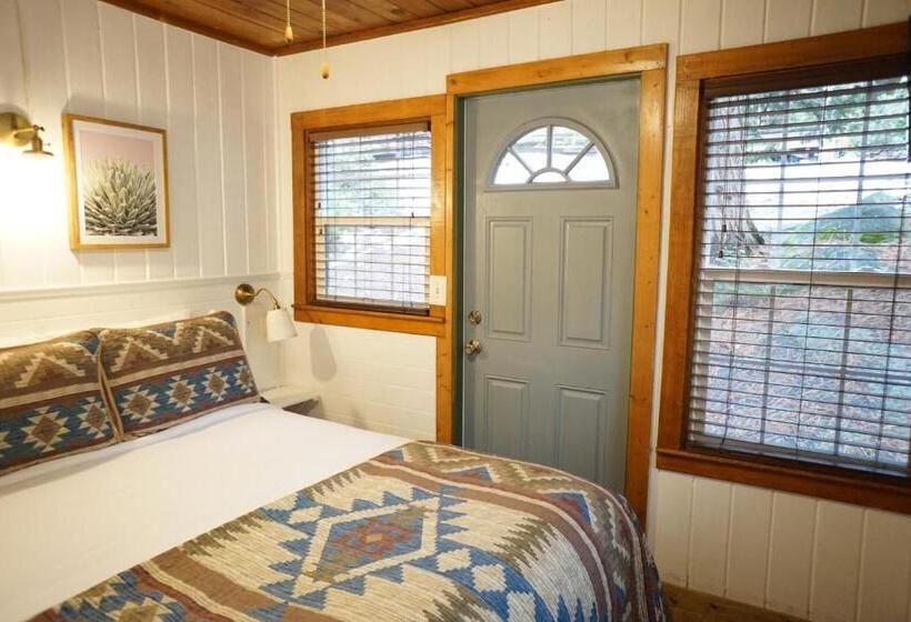 فندق Shaver Lake Village