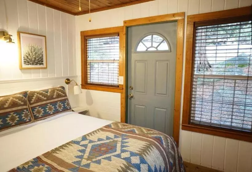 Hotelli Shaver Lake Village