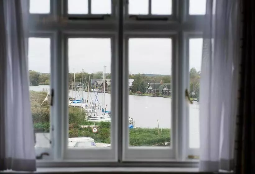 Hotelli The Swan Inn By Innkeeper S Collection