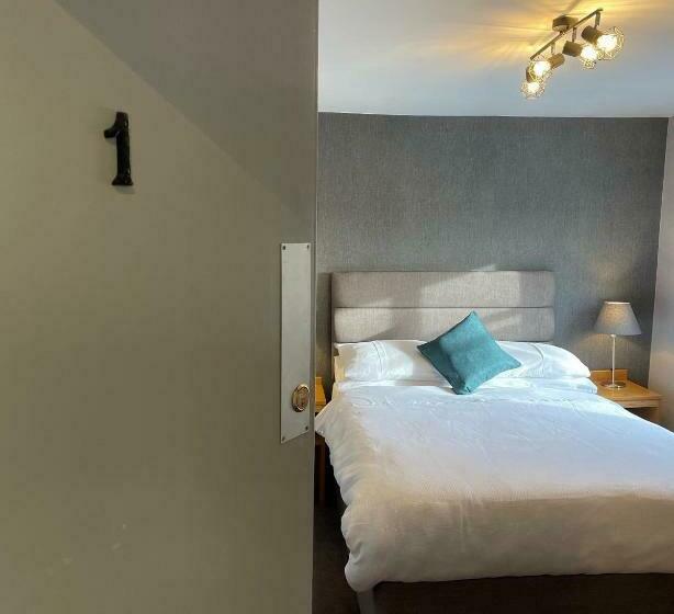 호텔 Tollemache Arms