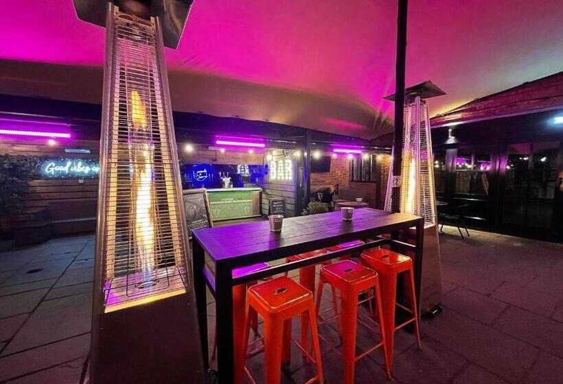 호텔 Tollemache Arms