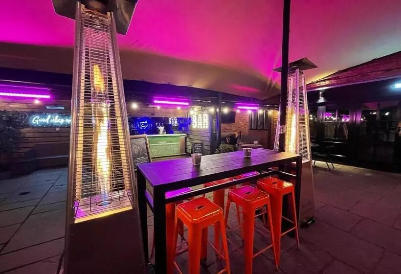 Hotelli Tollemache Arms