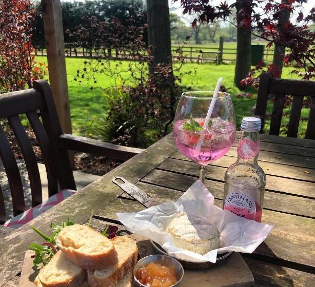 호텔 Tollemache Arms