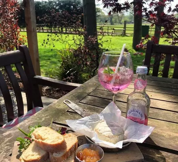 Hotelli Tollemache Arms