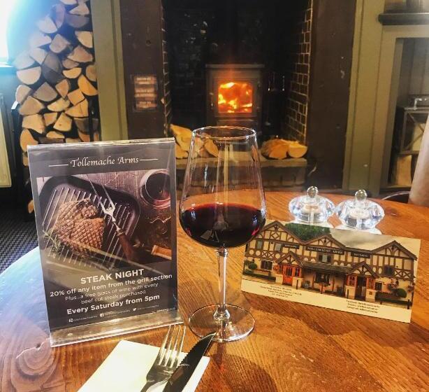 호텔 Tollemache Arms