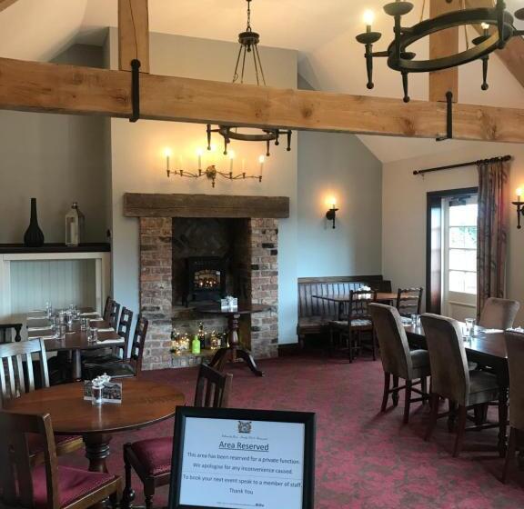 호텔 Tollemache Arms