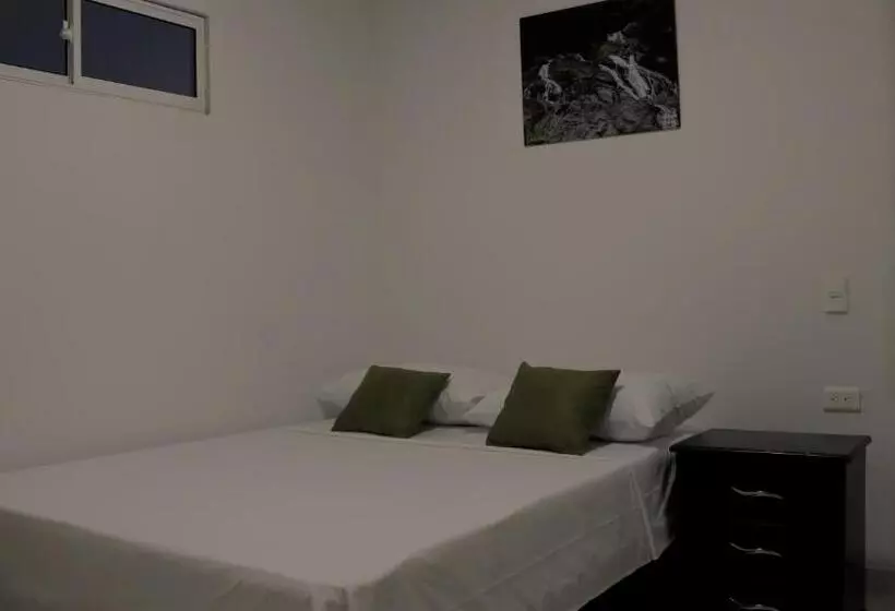 ペンション Puerto Caribe Hostal