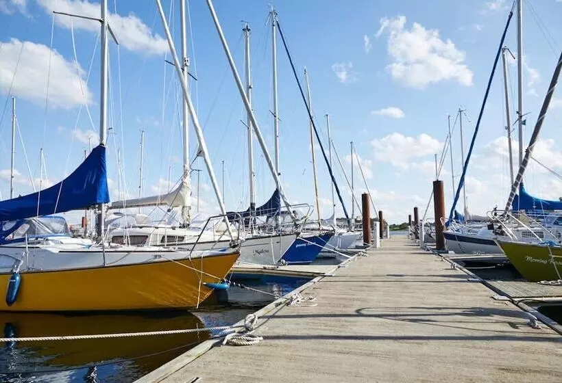 Lomakeskus Bades Huk Marina