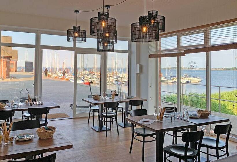 Курорт Bades Huk Marina