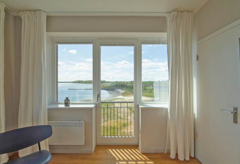 Курорт Bades Huk Marina